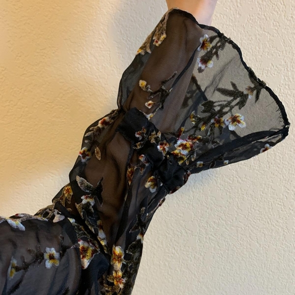 Love Sam INTERMIX burnout cold shoulder top blouse - Picture 4 of 8